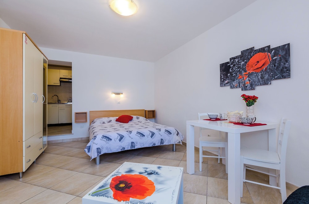 ORKA APARTMENTS 6/75