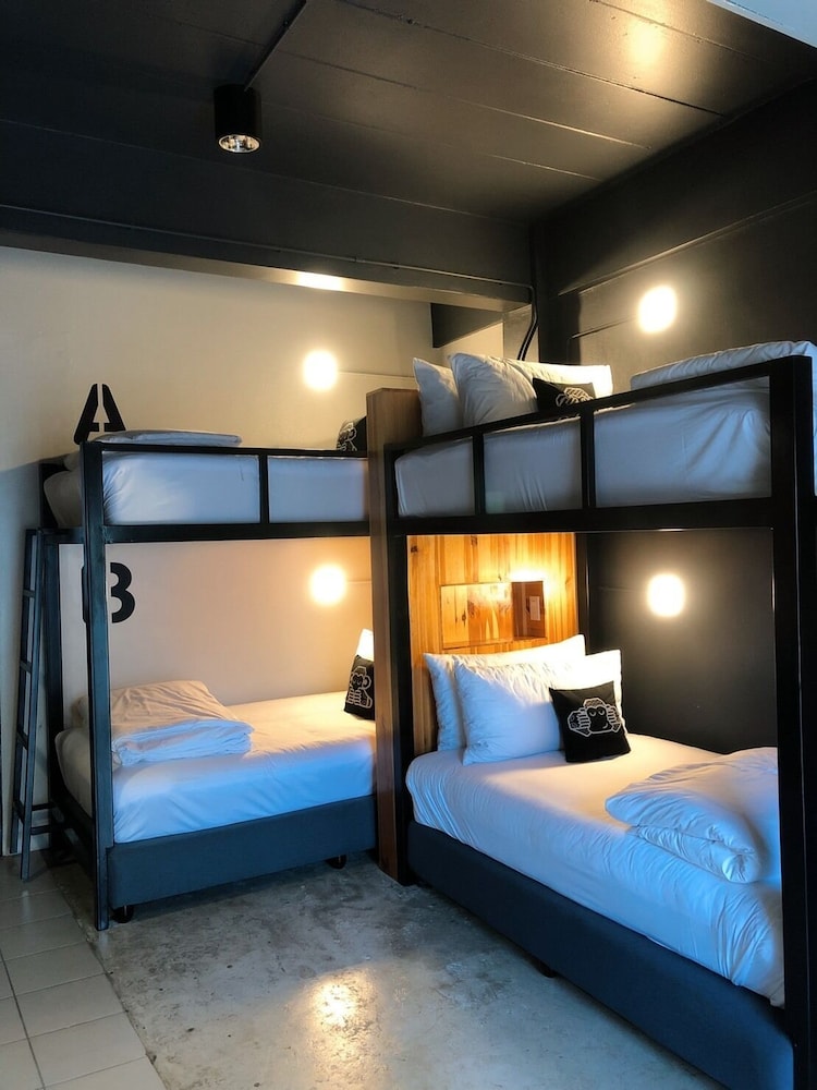 Blu Monkey Hub and Hotel Suratthani 8/50