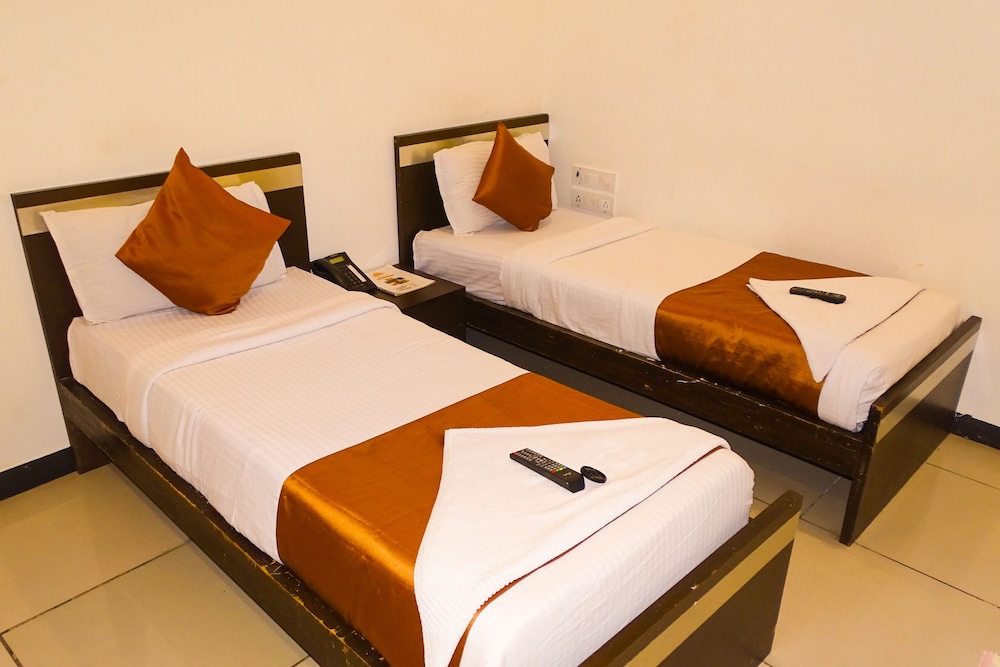 DELUXE, TWIN BEDS