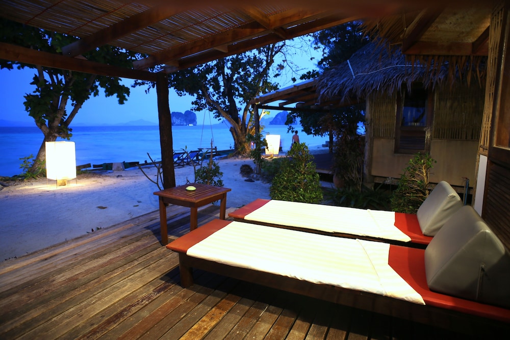 THAPWARIN RESORT(KOH NGAI) 18/50
