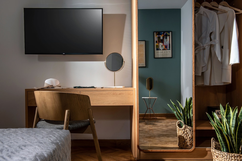 Kipos Boutique Suites 25/29