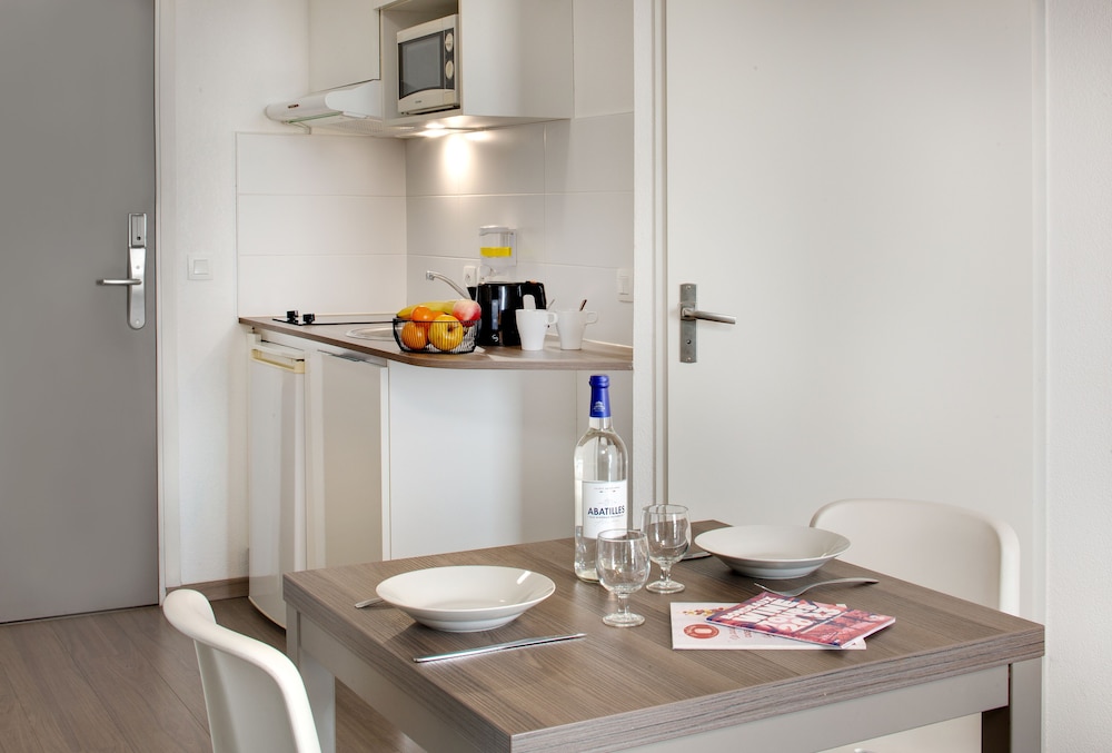 Teneo Apparthotel Bordeaux Maritime photo3
