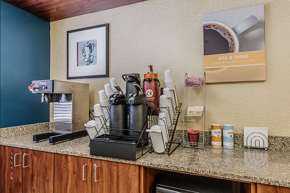 Days Inn by Wyndham La Crosse 50/59