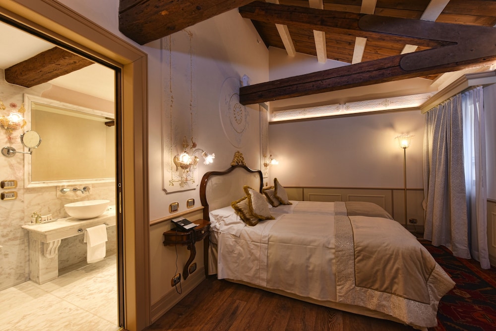 Hotel Monaco & Grand Canal 18/50