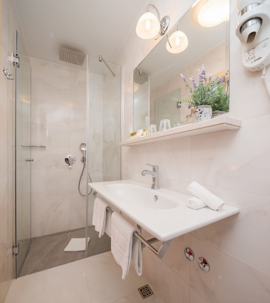 Priska Heritage Rooms 45/50