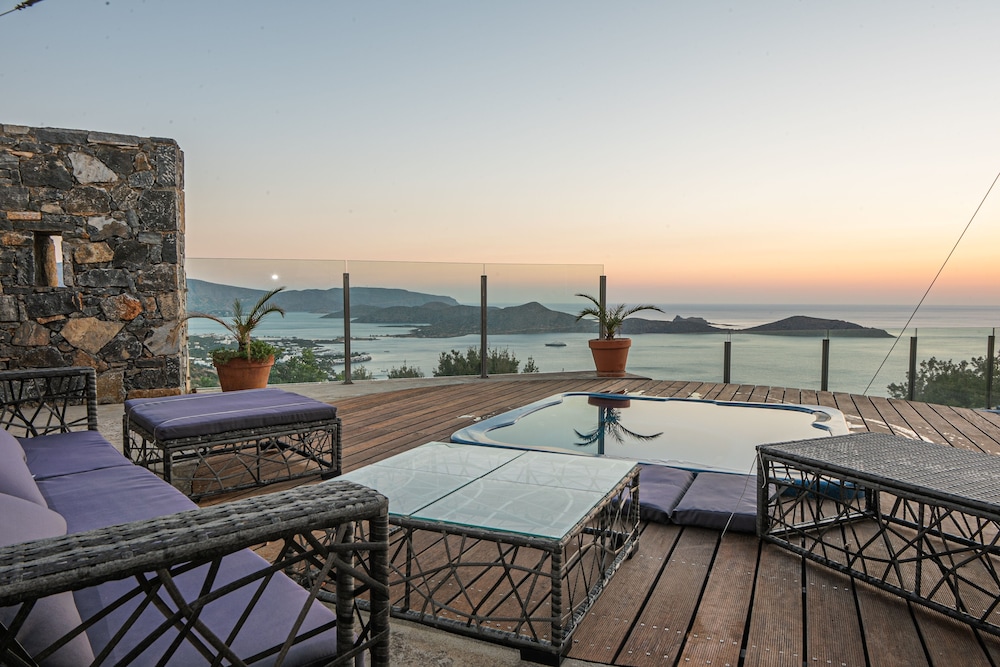 Adrakos Apartments 70/78