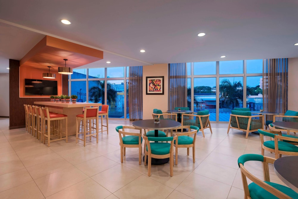 FAIRFIELD BY MARRIOTT SAN SALVADOR 25/32
