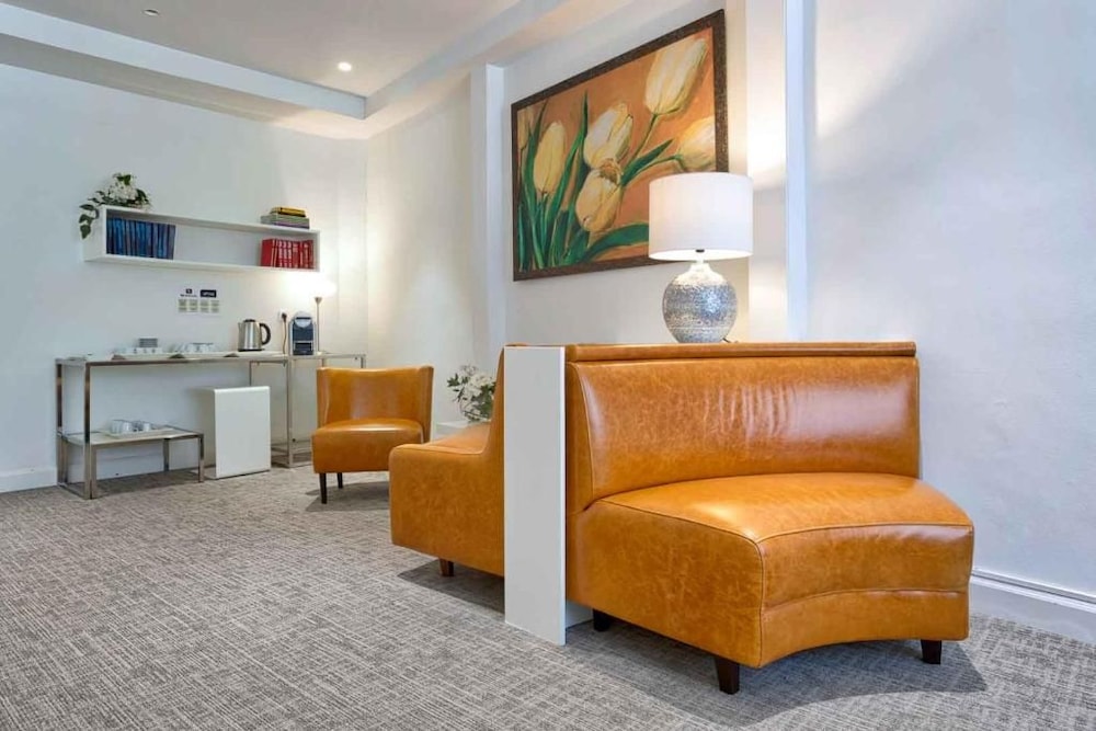 Bonanova Suite 48/58