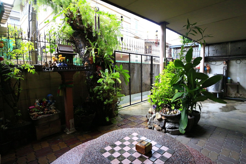 Anurak Guesthouse 36/39
