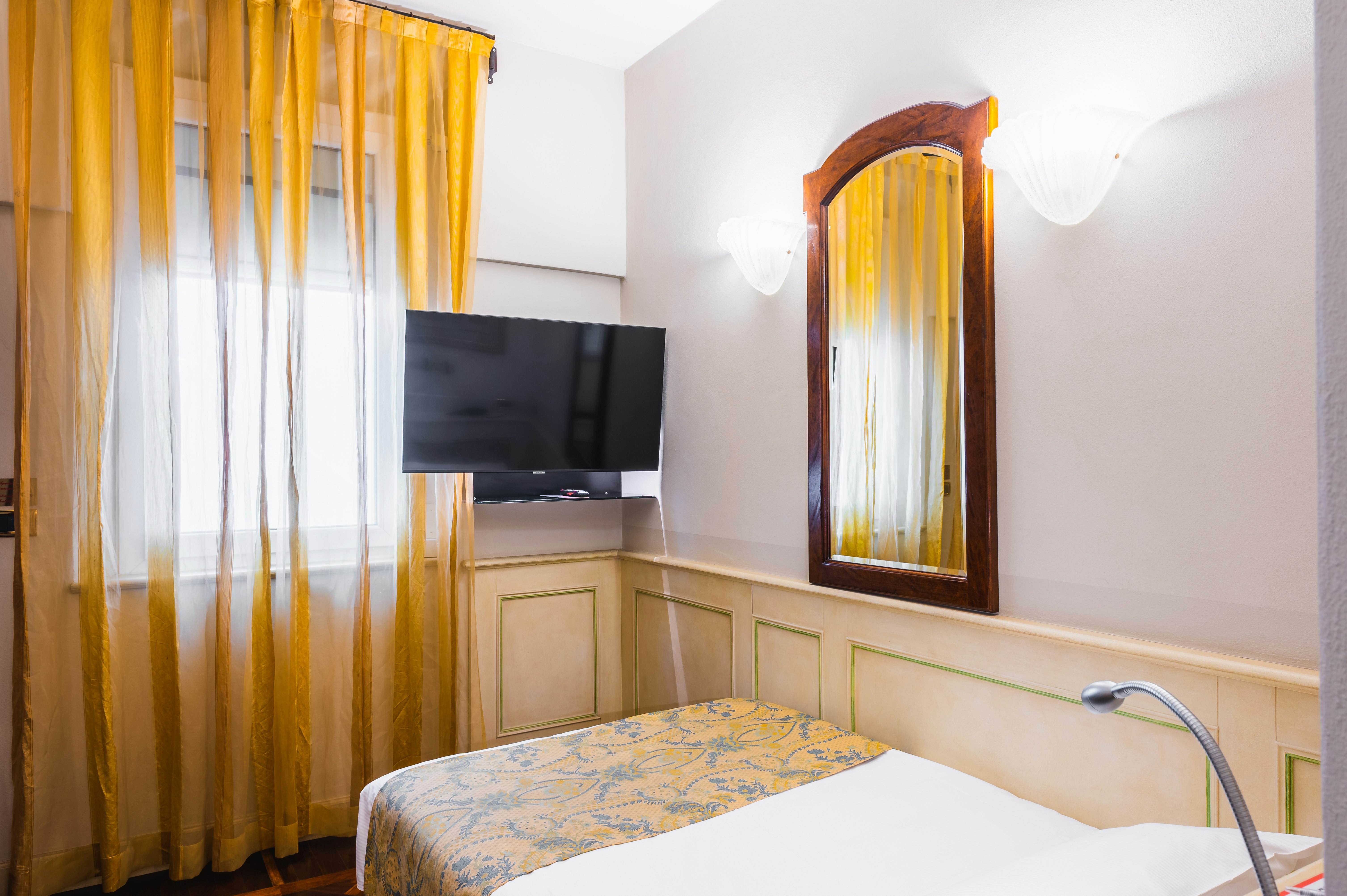 Art Hotel Commercianti 70/80