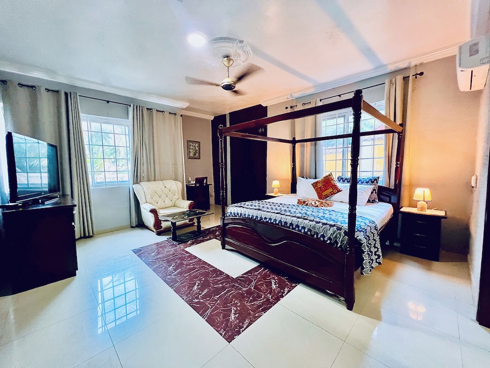 EXECUTIVE, QUEEN BED, OCEAN VIEW