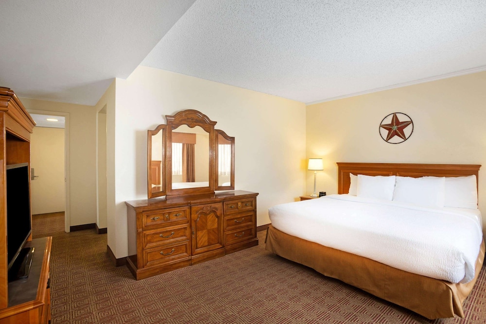 La Quinta Inn by Wyndham Austin Capitol / Downtown 16/43