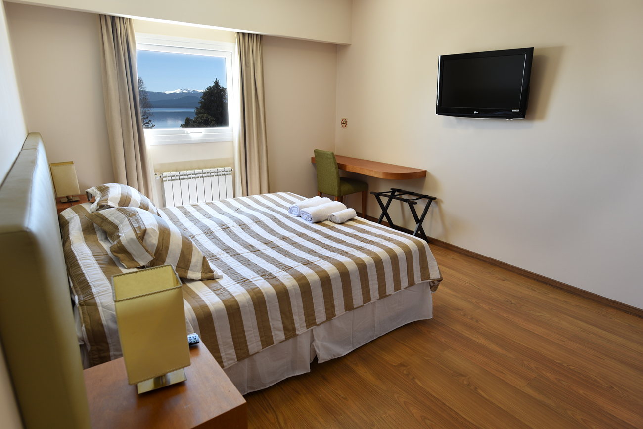 Room, Double Bed, Partial Lake View