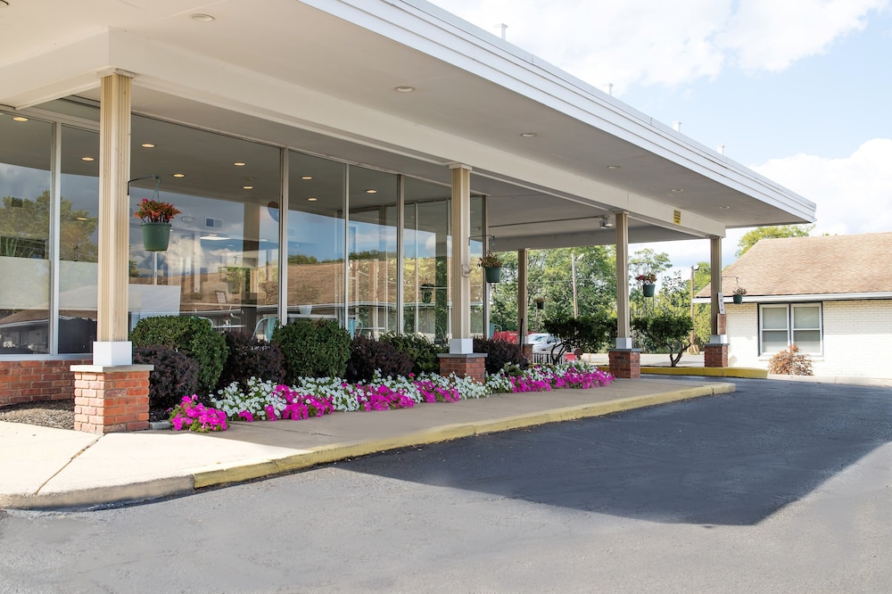 Crystal Inn Eatontown 34/41