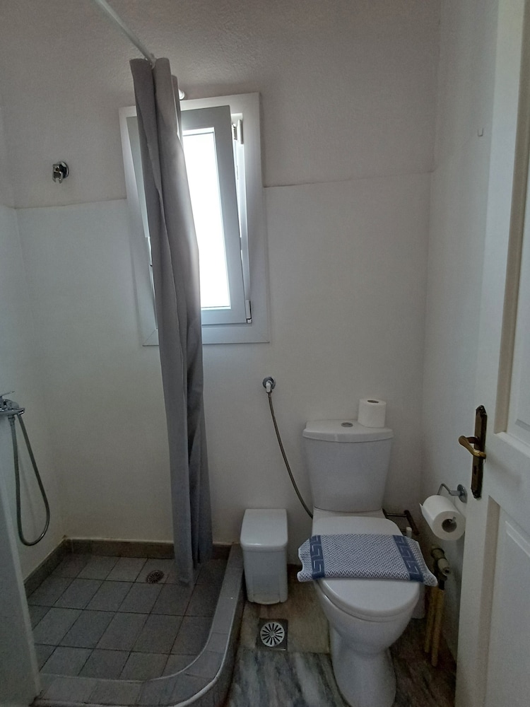 Manos Rooms 44/50