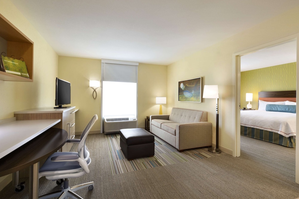 SUITE, KING BED, ACCESSIBLE