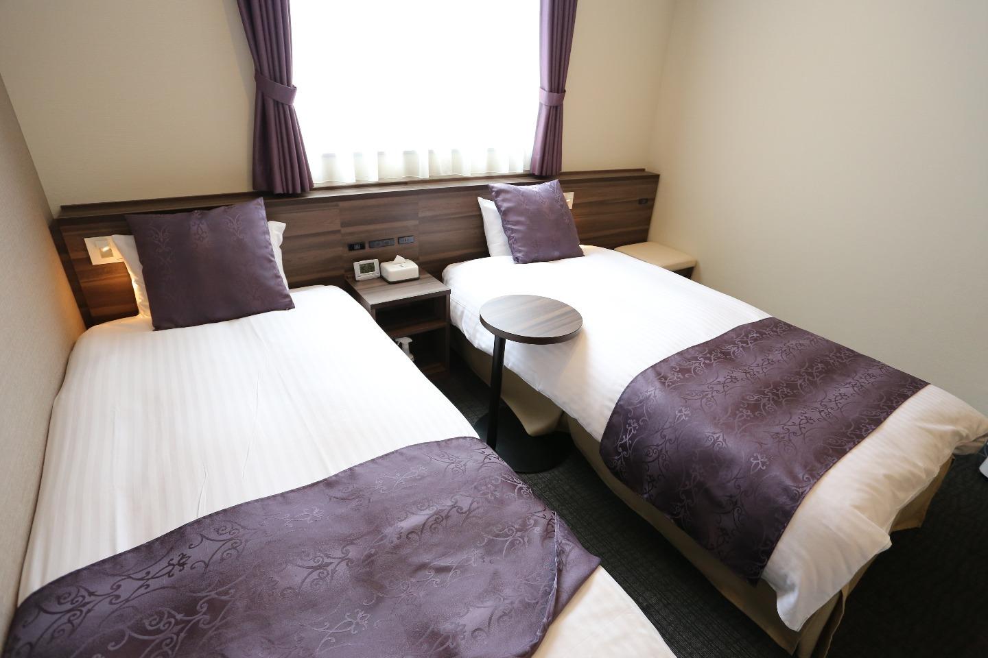 Cozy, Twin Beds