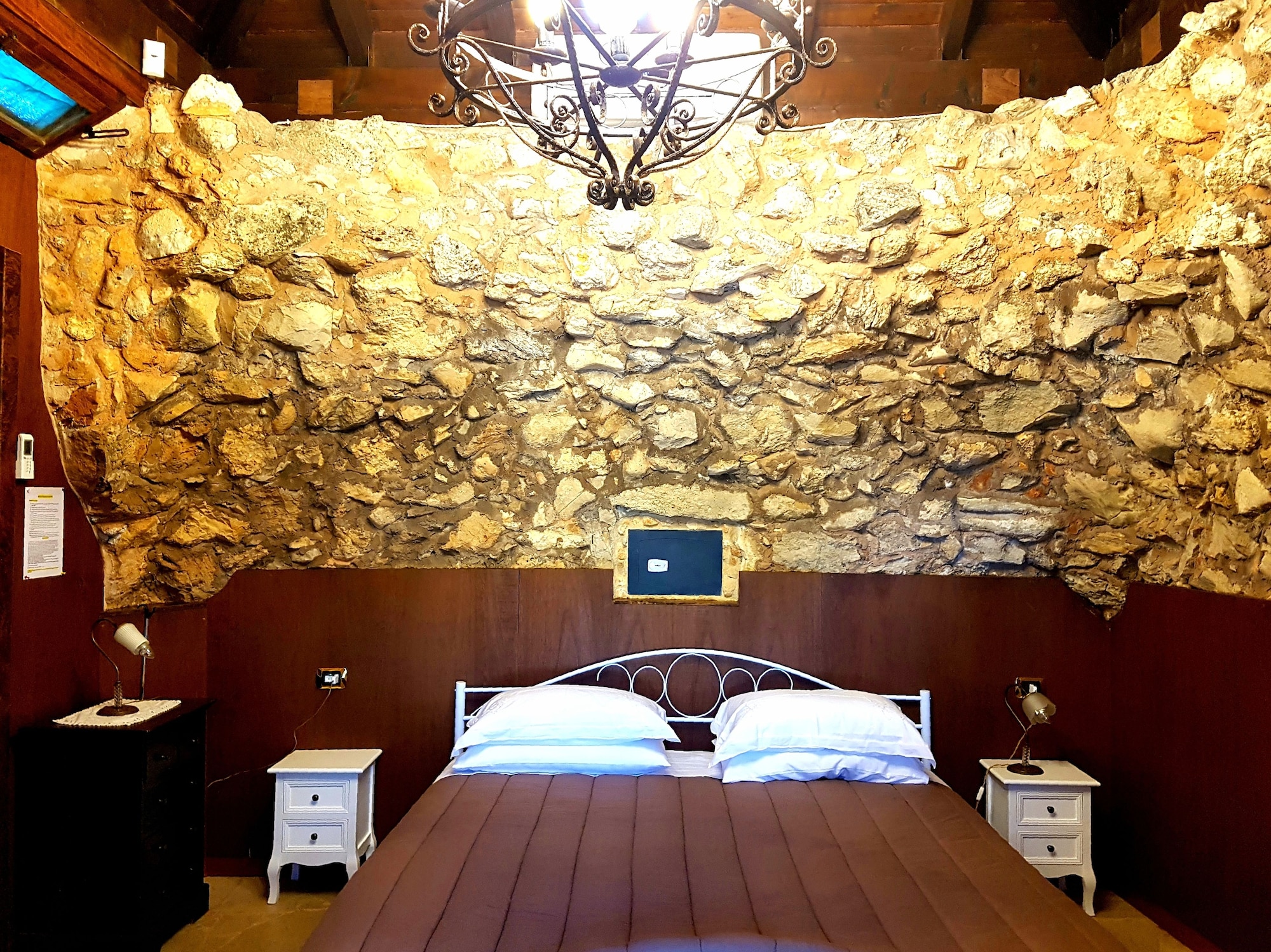ROOM, DOUBLE BED
