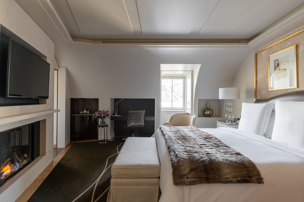 LOFT, KING BED