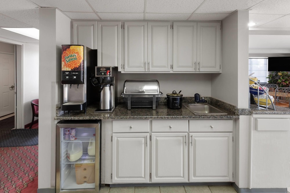 Days Inn by Wyndham Mountain Home 48/55