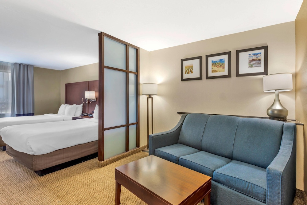 جناح بسريرين كوين لذوي الإعاقة، Comfort Suites Blythe, CA 4/10