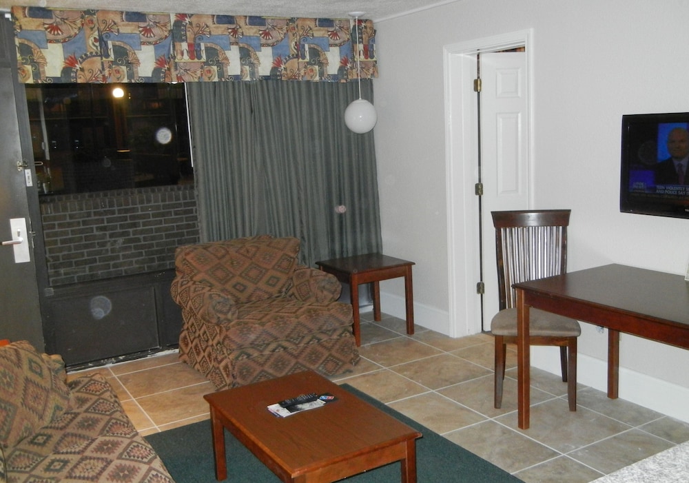 Ramada by Wyndham Diamondhead I-10/Gulfport 36/47