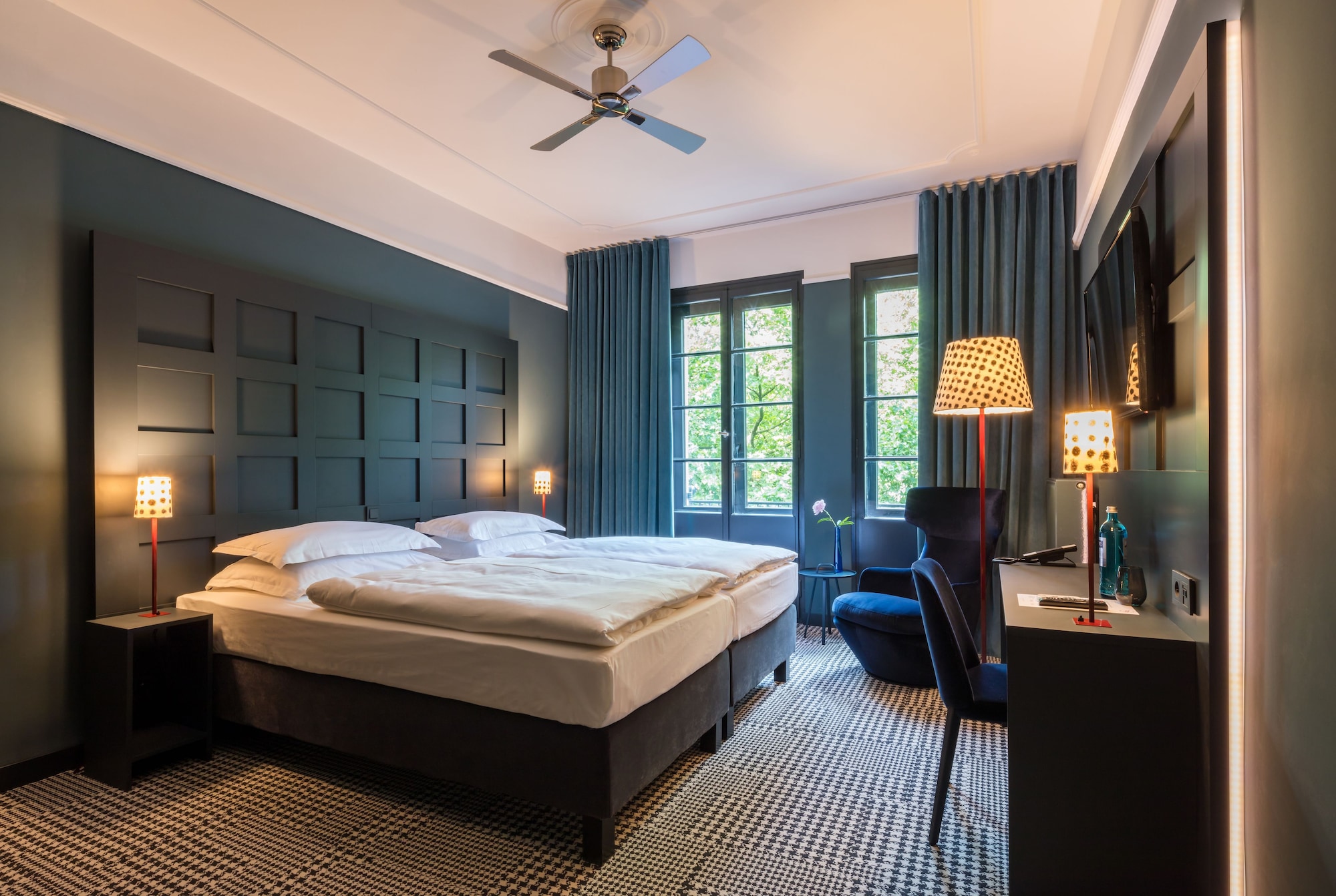 ROOM, DOUBLE BED