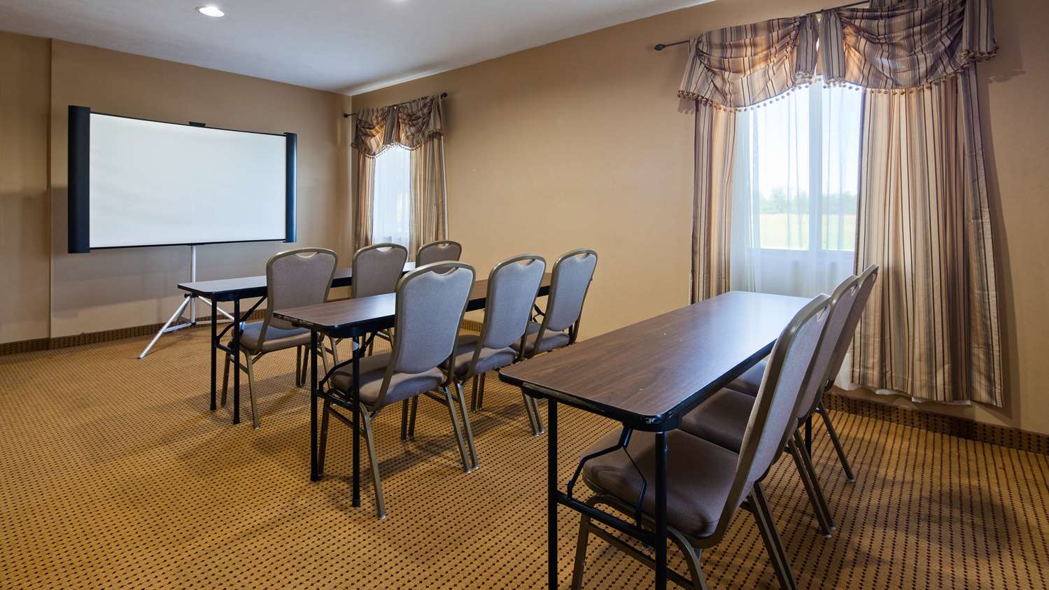 Days Inn by Wyndham Lincoln, IL 24/28
