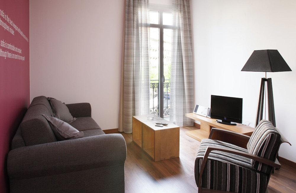 MH Apartments Suites 14/27