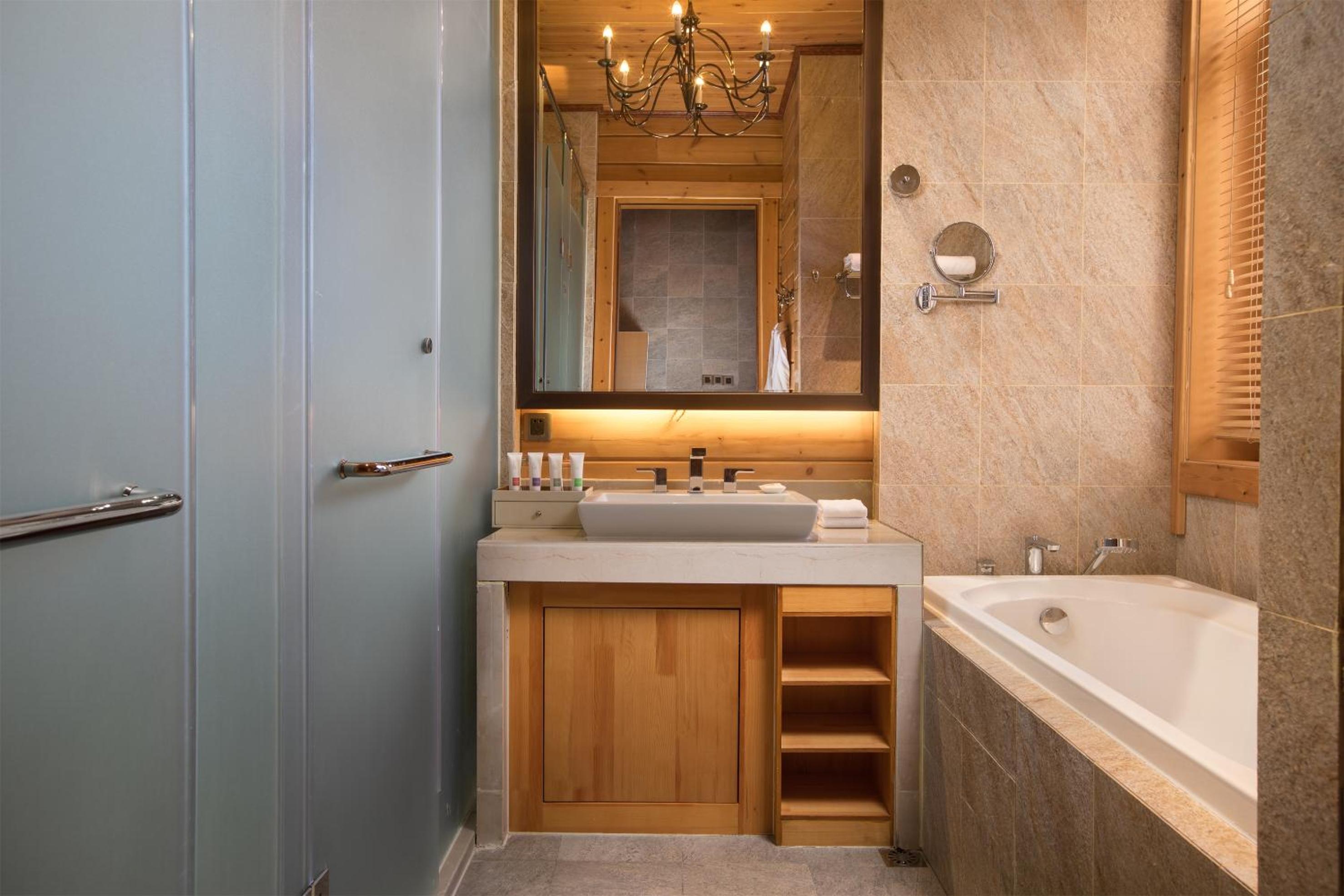 Swiss, Family, Villa, King and Twin Beds, Mountain View, Swissotel Resort Changbaishan 6/16