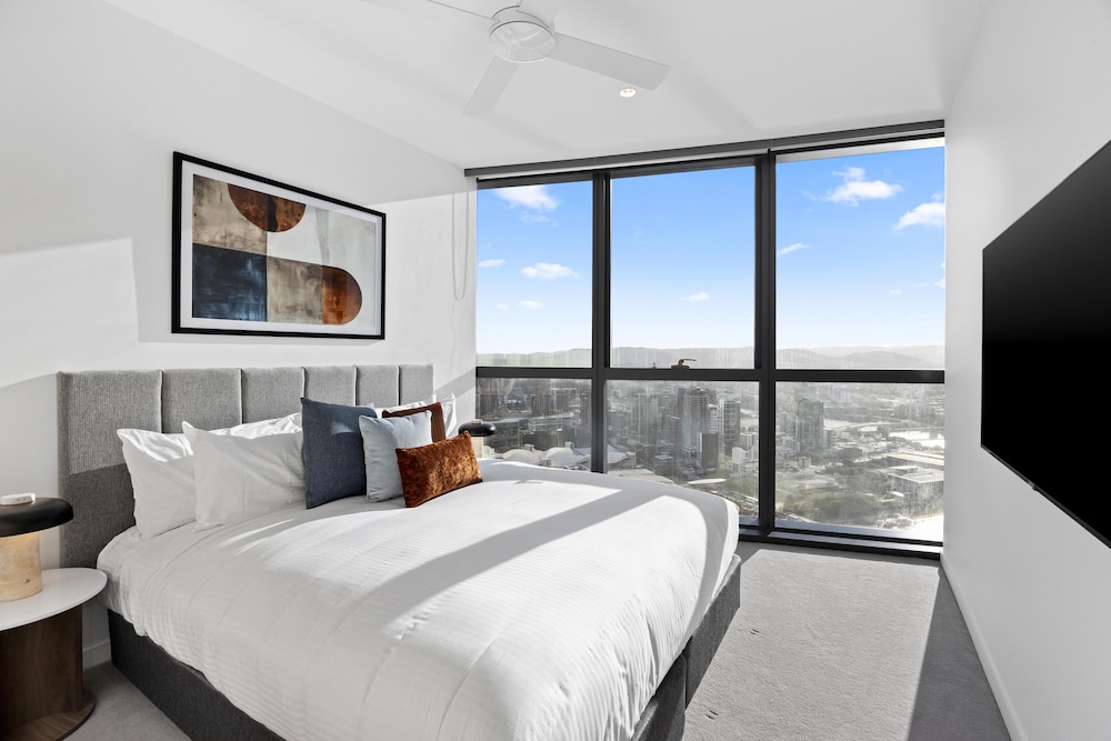 1 Bedroom, Suite, Queen Bed, Skyline View