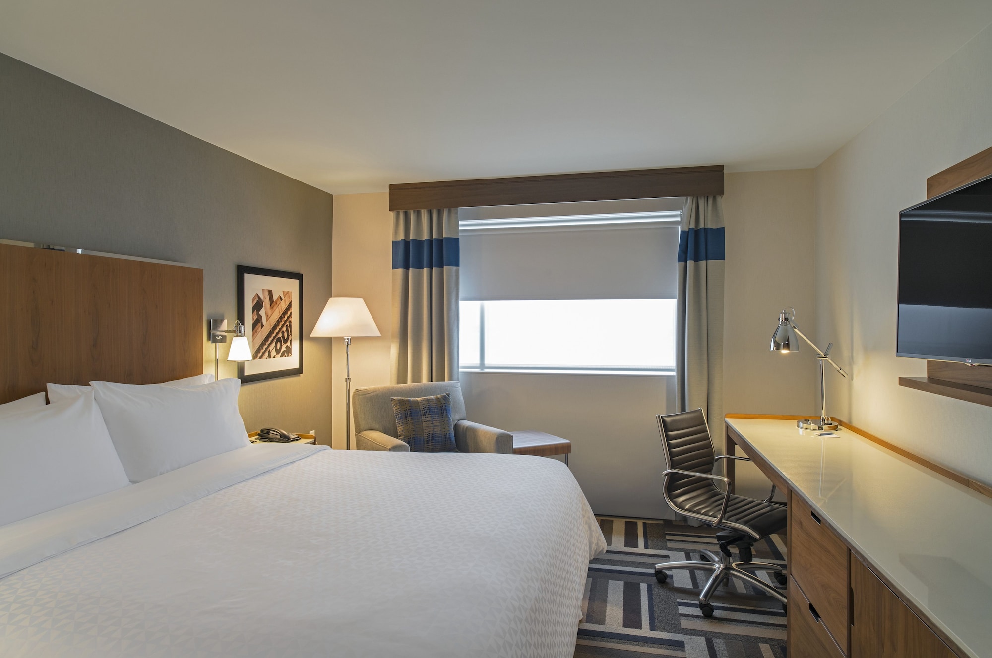 ROOM, KING BED