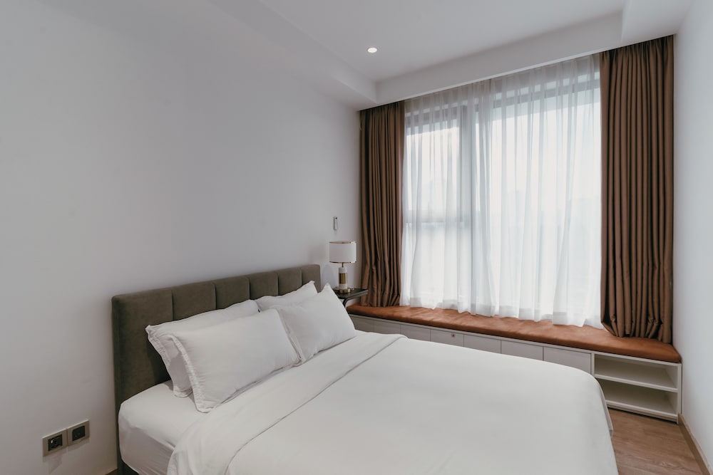 Midtown Premium Apartments 12/40