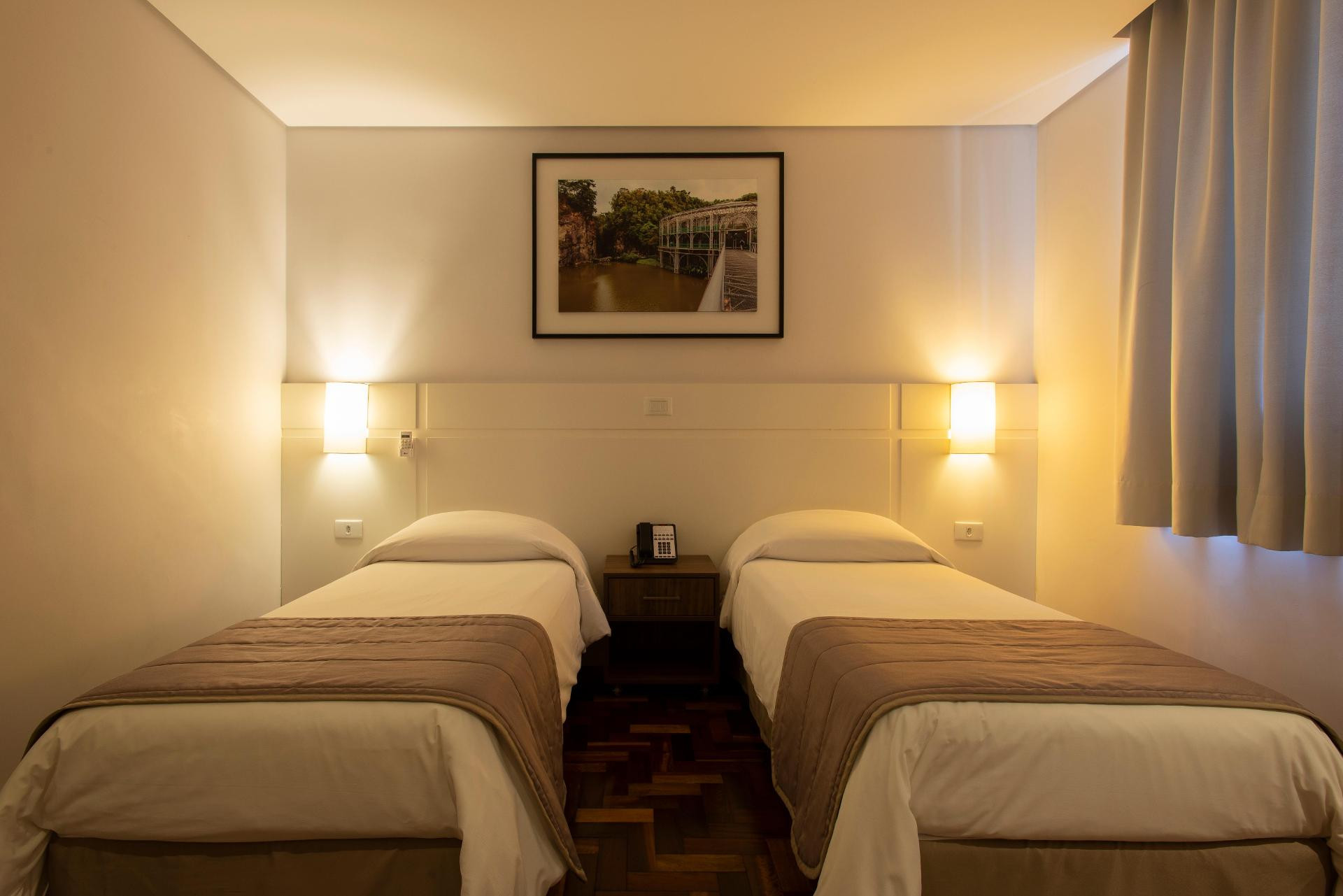 Master, Twin Beds