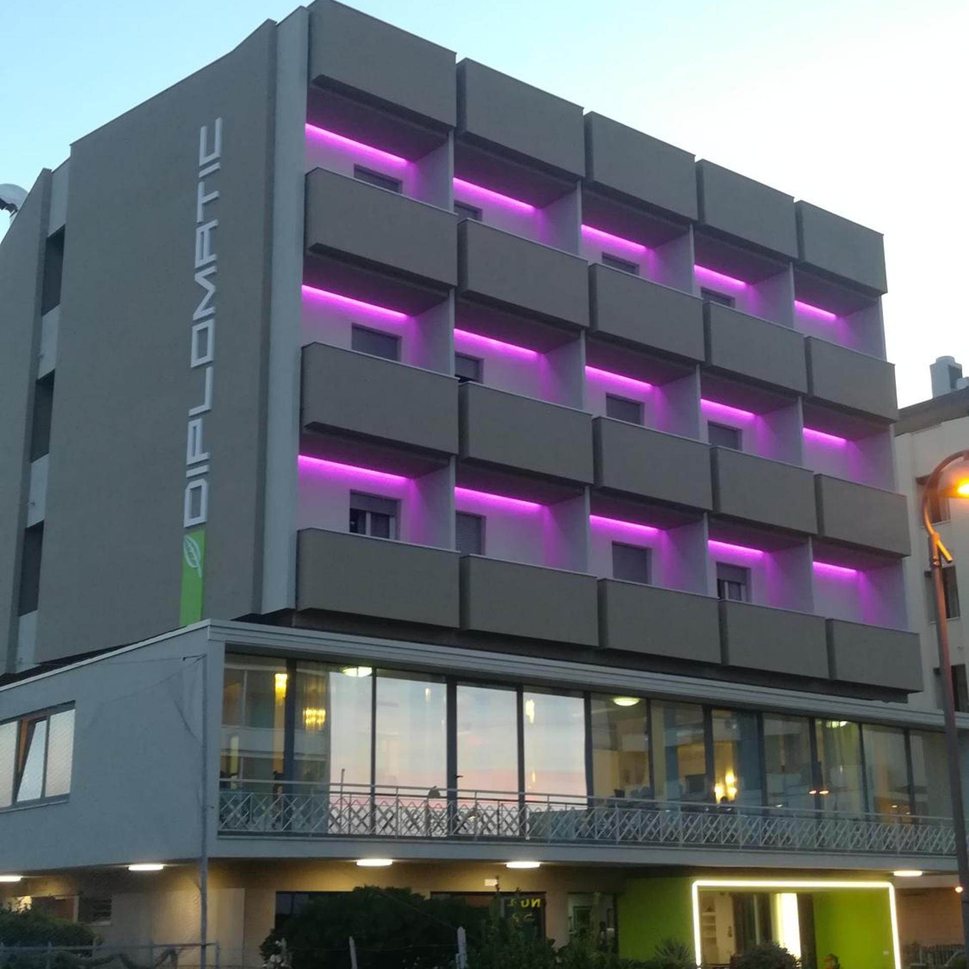HOTEL DIPLOMATIC 2/19