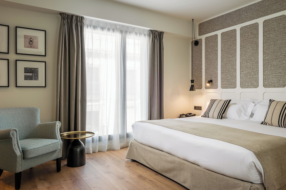 EXECUTIVE, DOUBLE BED