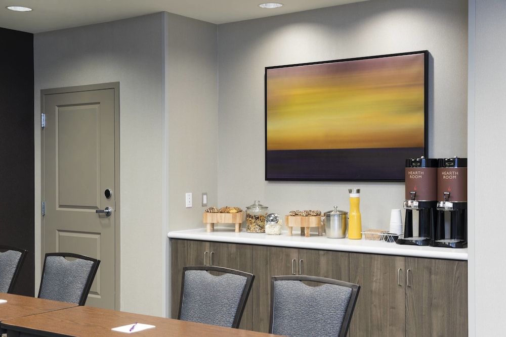 Residence Inn Milwaukee West 12/34