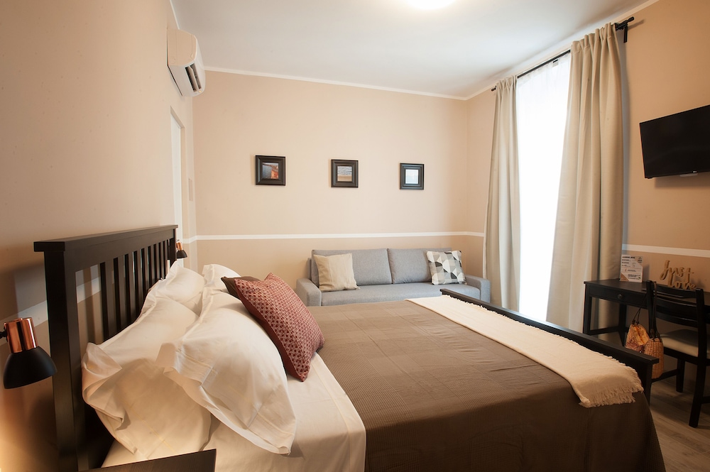 6thLand Rent Rooms La Spezia 12/50