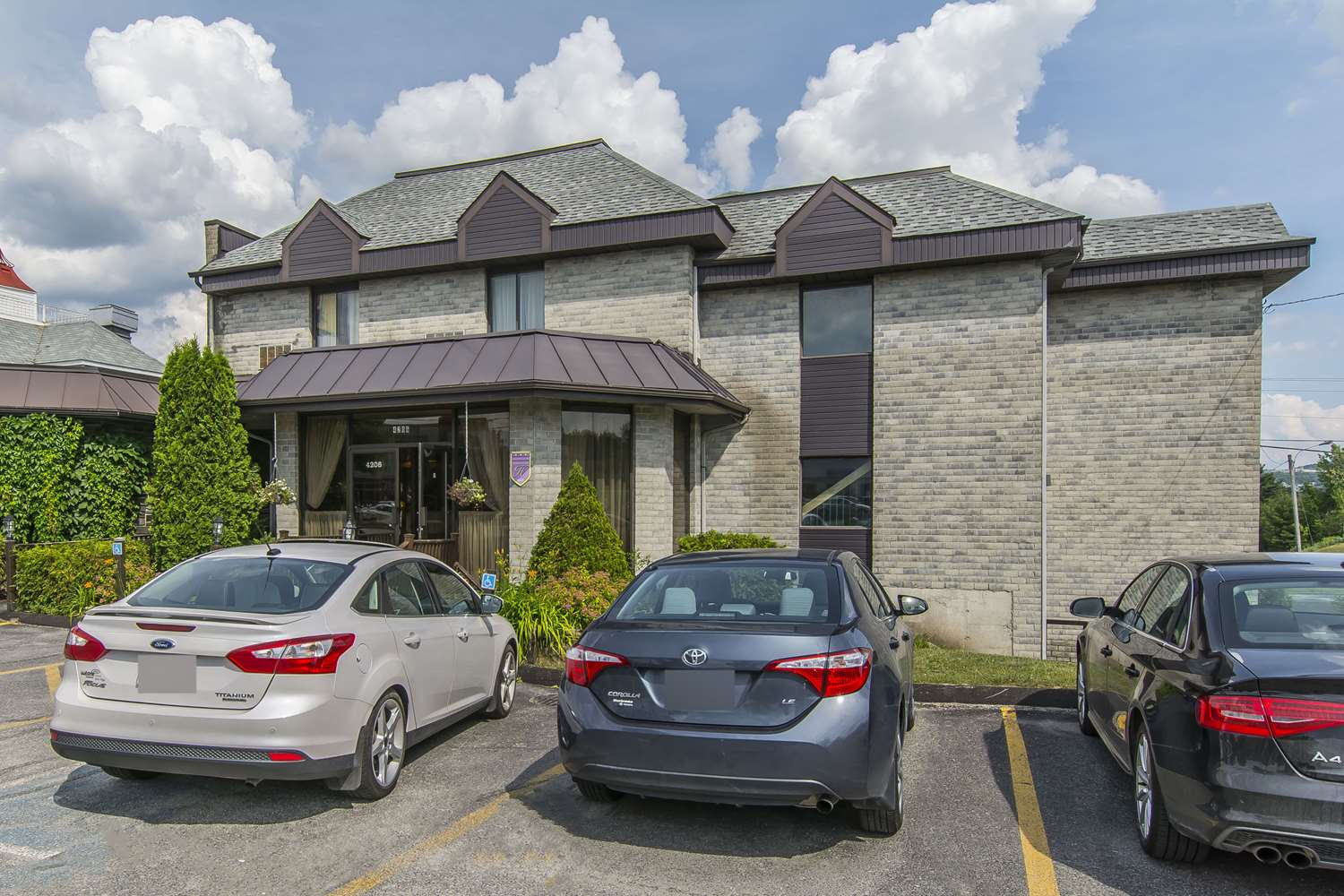 Quality Hotel & Suites Sherbrooke QC 13/14
