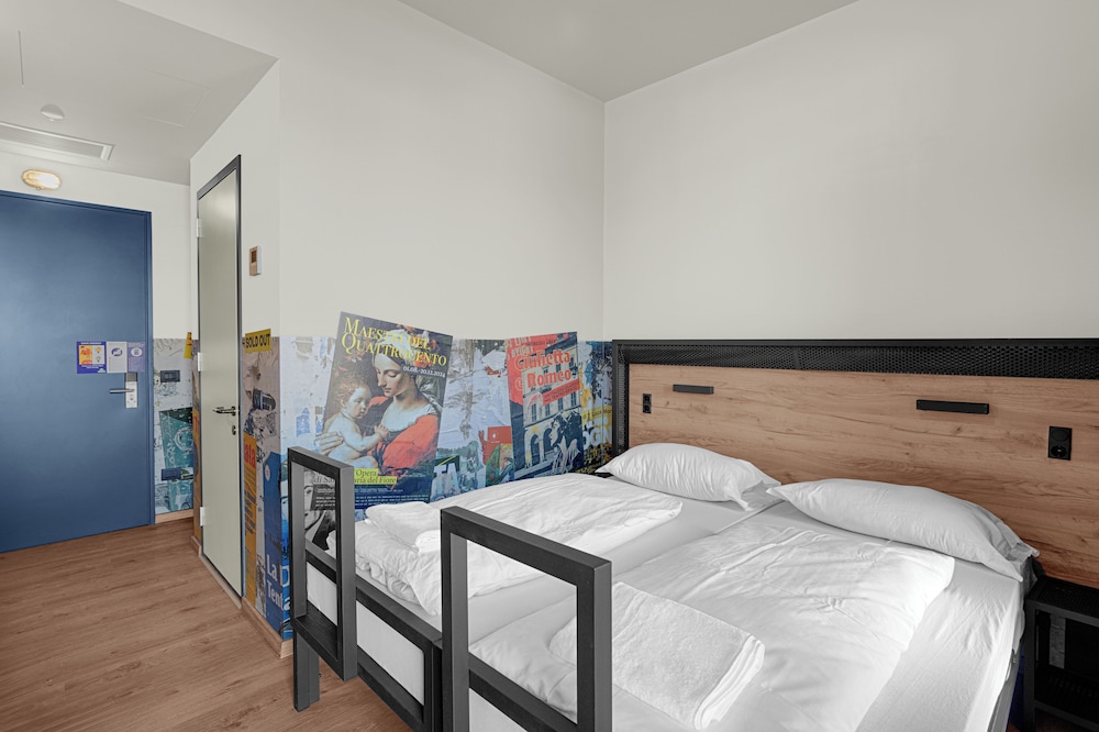 Room, Twin Beds