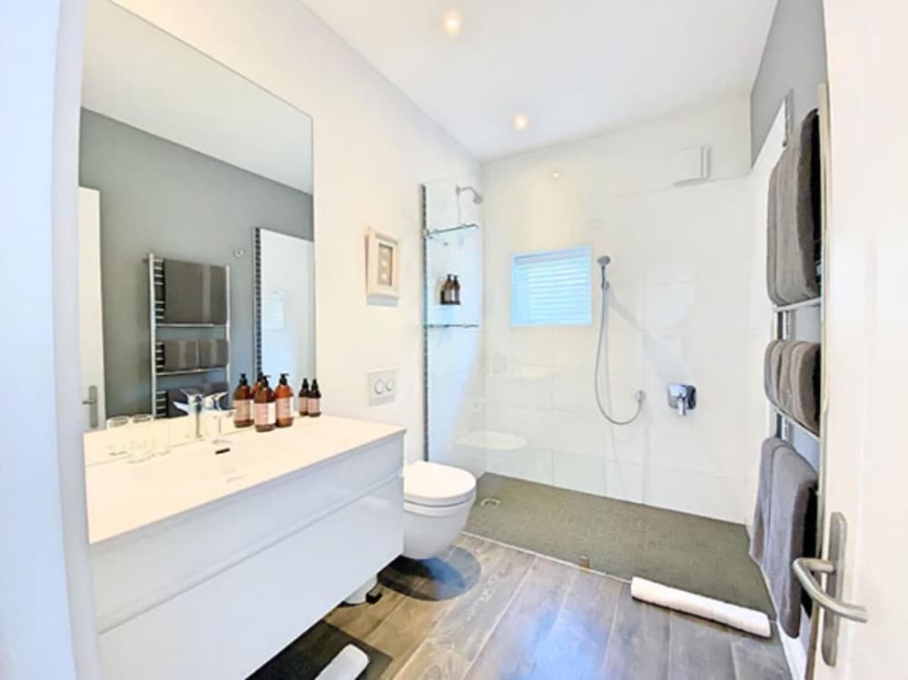 One Marine Drive Boutique Hotel 25/73