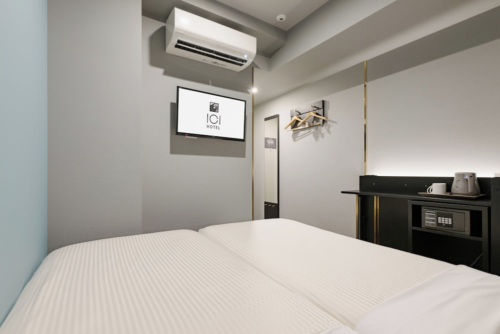 COMPACT, TWIN BEDS