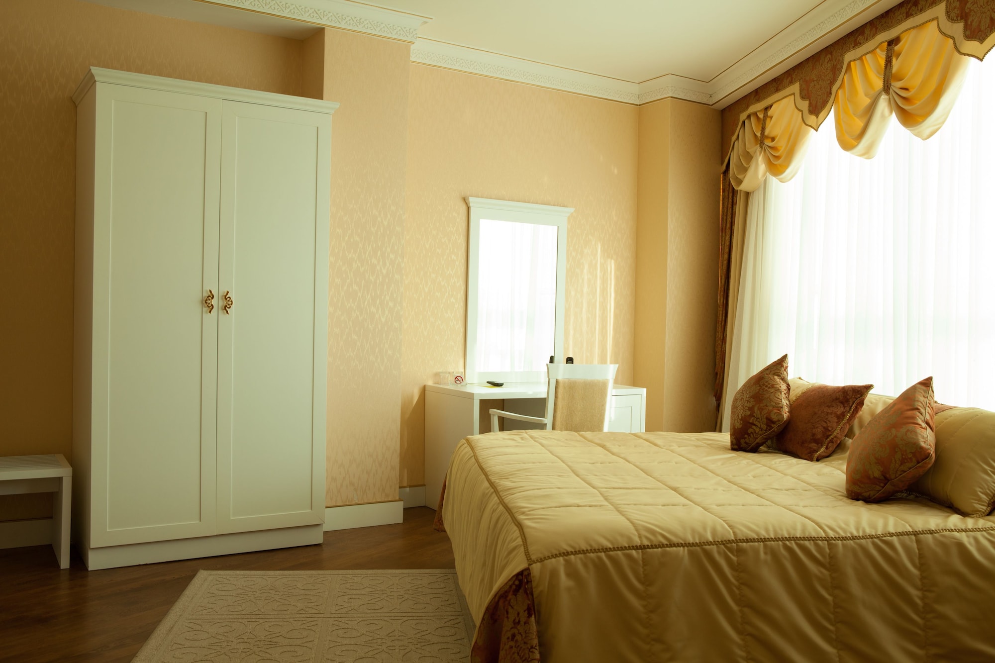 PRESIDENTIAL, SUITE