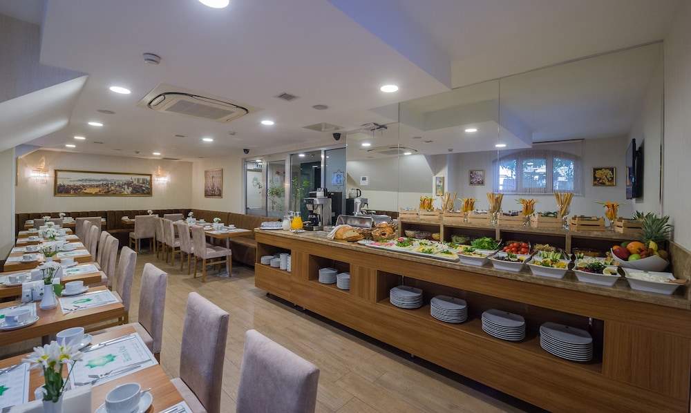 Bizim Hotel 53/64