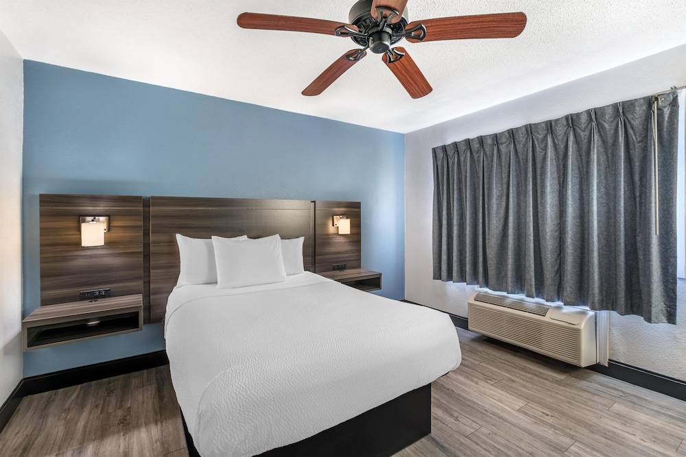 غرفة قياسية صغيرة بسرير مزدوج، SureStay Hotel by Best Western Virginia Beach Royal Clipper 5/10
