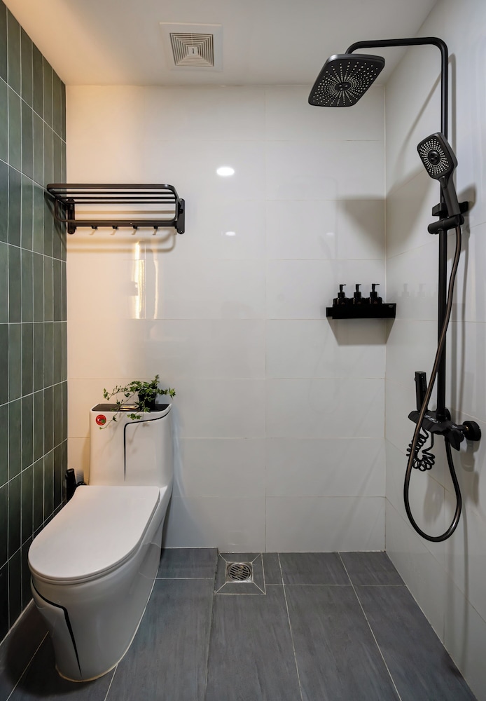 Metrolux City Contemporary Hotel 46/50