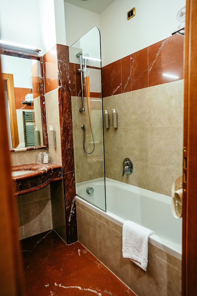 Grand Hotel La Chiusa Di Chietri 49/50