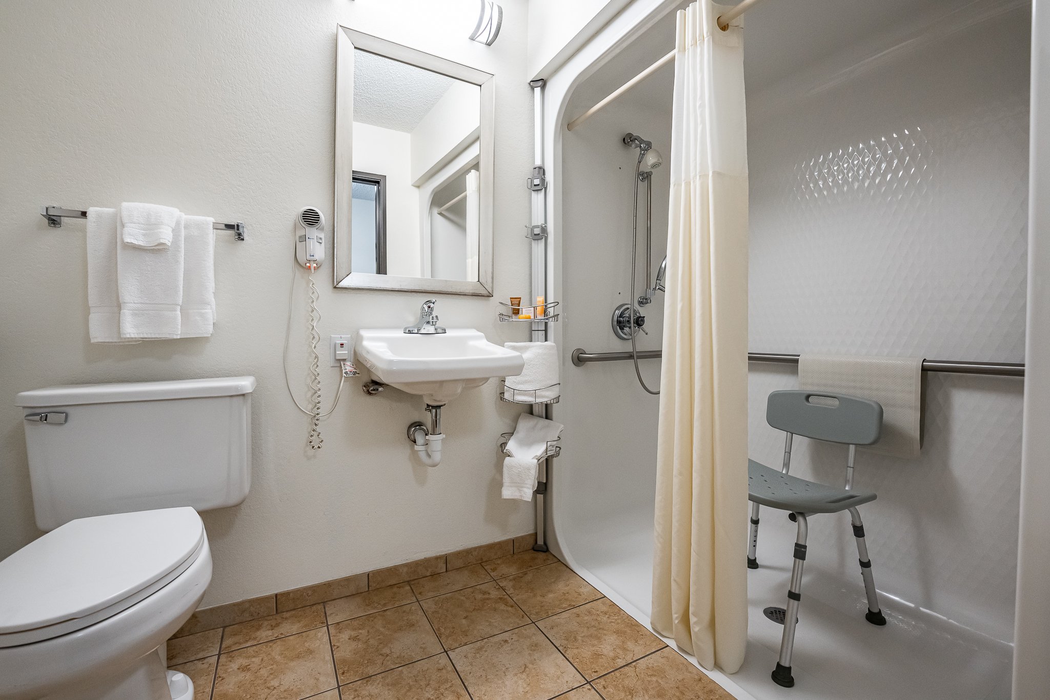 Christopher Inn and Suites 38/39