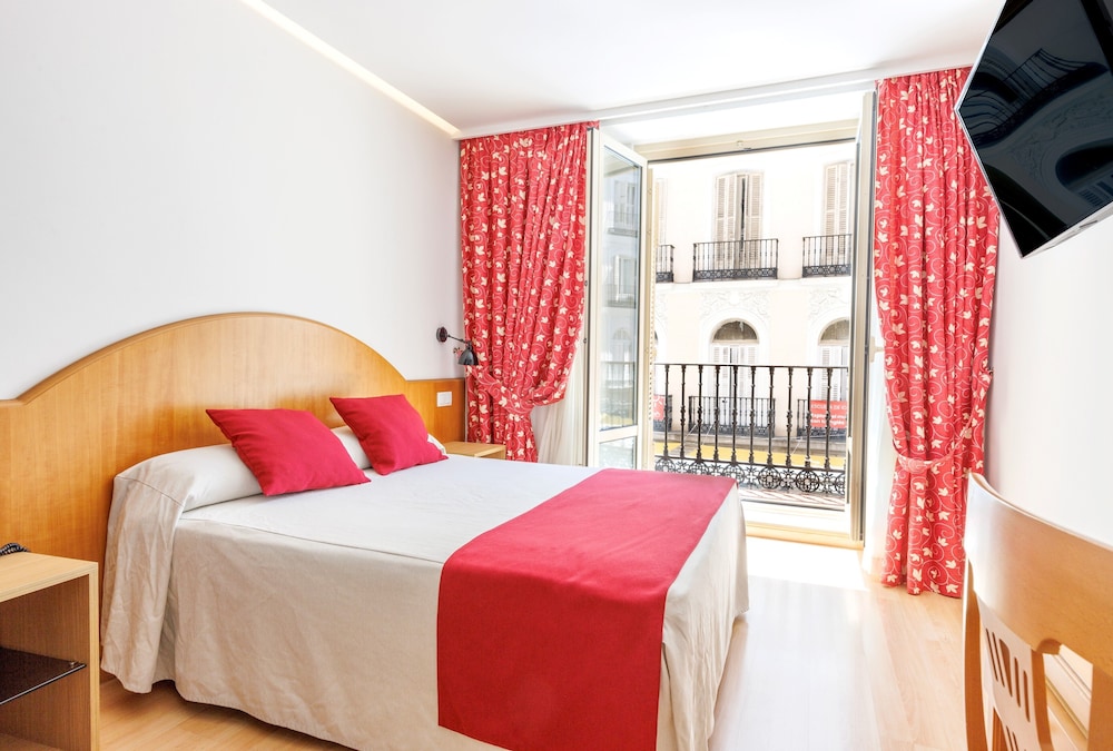 CONNECTING, 2 DOUBLE BEDS