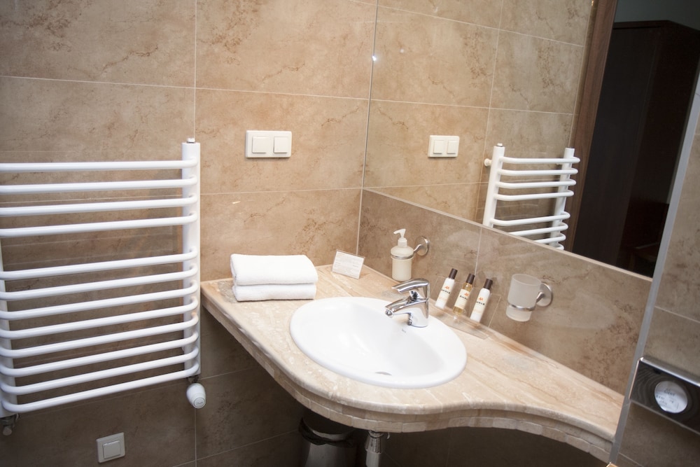 Amber Hotel 26/65